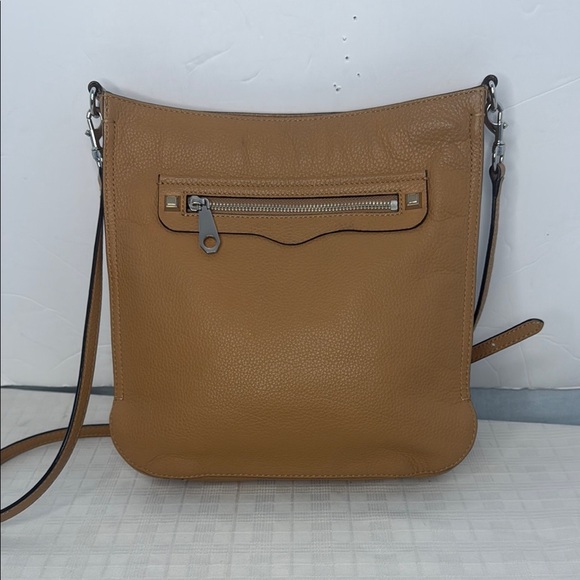 Rebecca Minkoff Regan Feed bag in Tan Leather. - Picture 5 of 10
